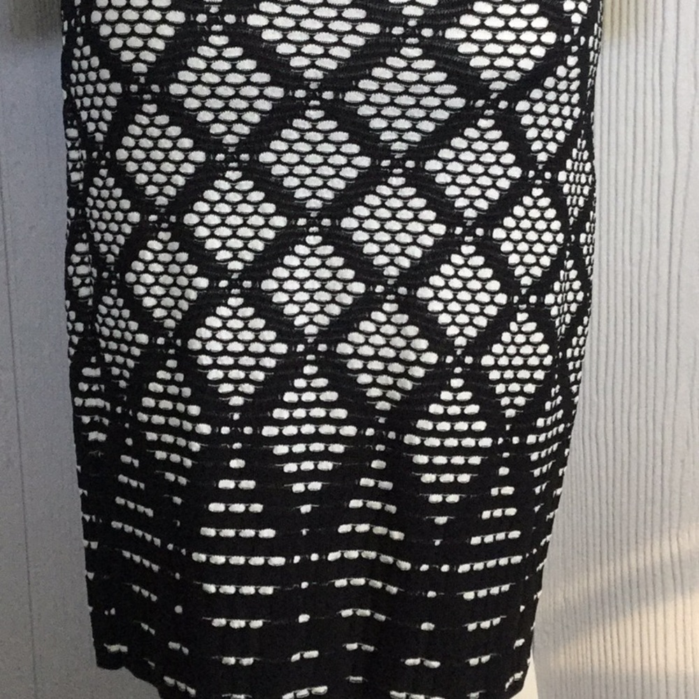 Ivanka Trump Black & White Fitted Knit Dress - Picture 4 of 7